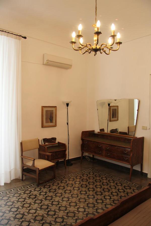 Casa Vacanza Icaros, Ortigia Hictoric Center, 200 Mt From The Beach سيراكوزا المظهر الخارجي الصورة