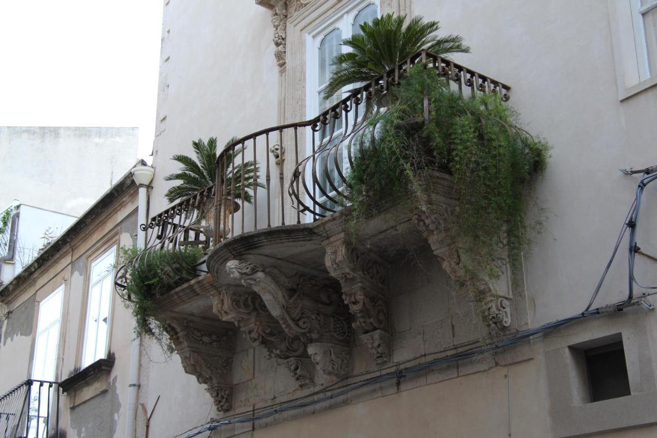 Casa Vacanza Icaros, Ortigia Hictoric Center, 200 Mt From The Beach سيراكوزا المظهر الخارجي الصورة