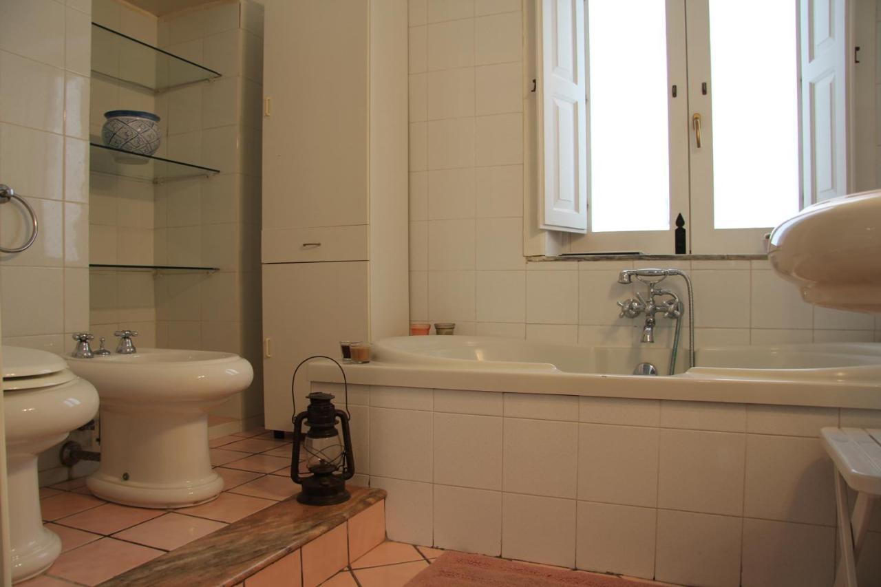 Casa Vacanza Icaros, Ortigia Hictoric Center, 200 Mt From The Beach سيراكوزا المظهر الخارجي الصورة