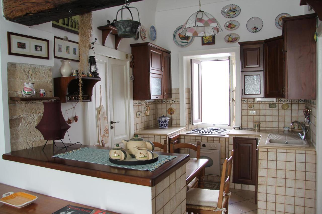 Casa Vacanza Icaros, Ortigia Hictoric Center, 200 Mt From The Beach سيراكوزا المظهر الخارجي الصورة