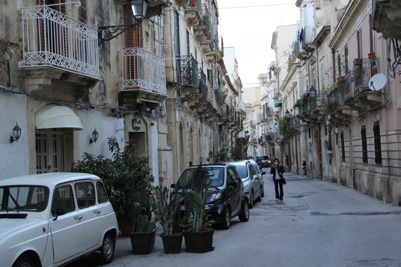 Casa Vacanza Icaros, Ortigia Hictoric Center, 200 Mt From The Beach سيراكوزا المظهر الخارجي الصورة