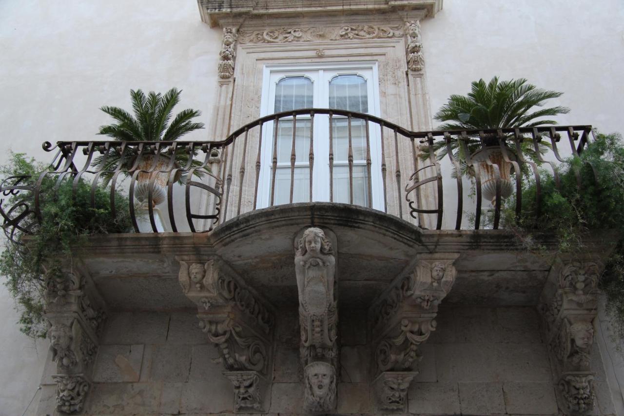 Casa Vacanza Icaros, Ortigia Hictoric Center, 200 Mt From The Beach سيراكوزا المظهر الخارجي الصورة
