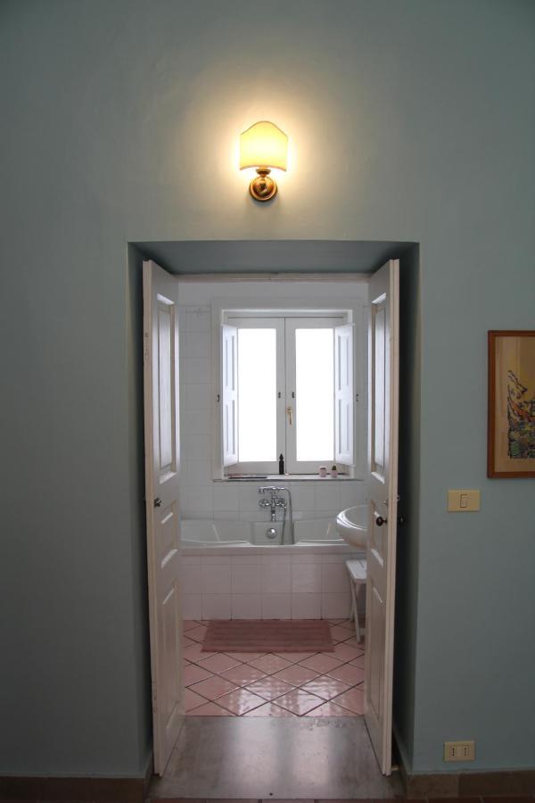 Casa Vacanza Icaros, Ortigia Hictoric Center, 200 Mt From The Beach سيراكوزا المظهر الخارجي الصورة